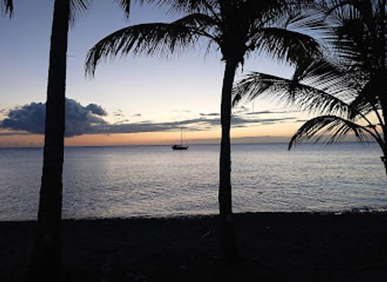 dominica/hampstead-beach/bar/oriental-c-d-restaurant-and-beach-bar