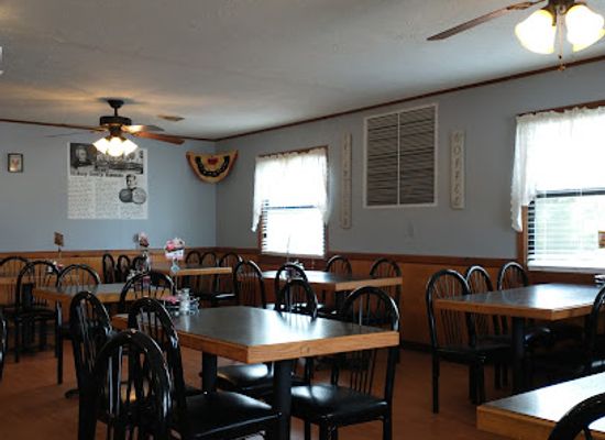 missouri/pomme-de-terre-lake/bar/home-town-diner