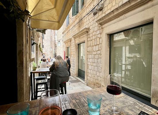 croatia/dubrovnik/bar/wine-bar-skar-dubrovnik-old-town