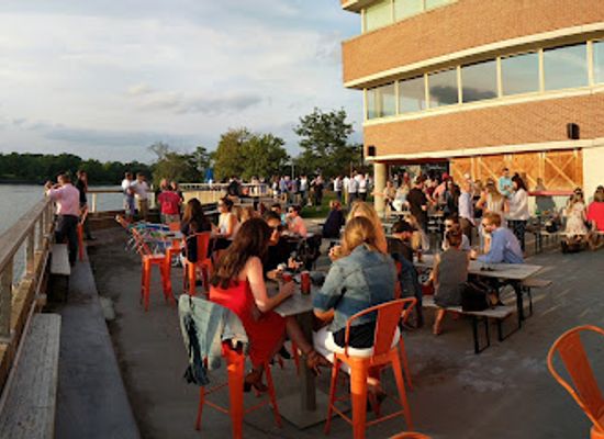 connecticut/stamford/harbor-point/bar/beer-garden-at-shippan-landing