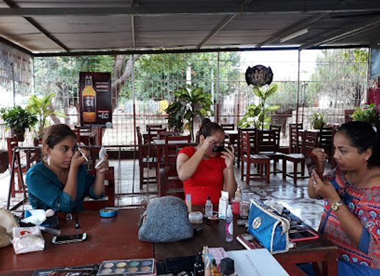nicaragua/granada-plains/bar/bar-5-estrellas
