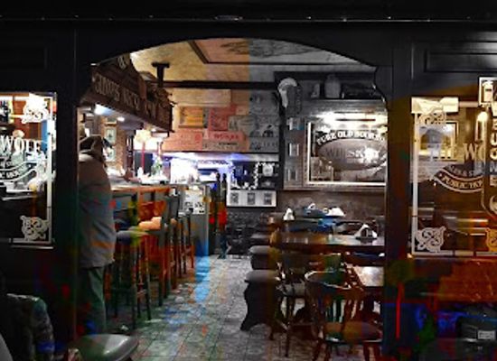 italy/pompeii/bar/wolf-irish-pub