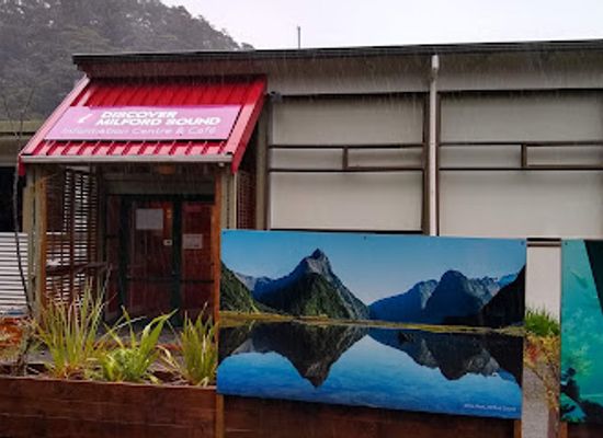 new-zealand/milford-sound/bar/discover-milford-sound-cruises-information-centre-cafe