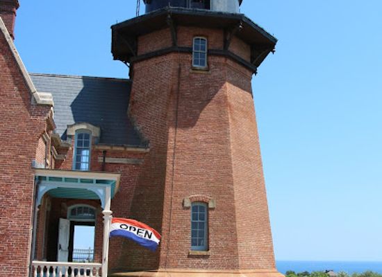 rhode-island/block-island/bar/southeast-light-delights