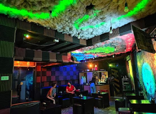 philippines/davao-city/poblacion-district/bar/graffiti-art-bar