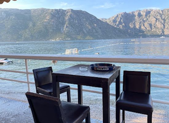montenegro/perast/bar/oskar-beach-bar