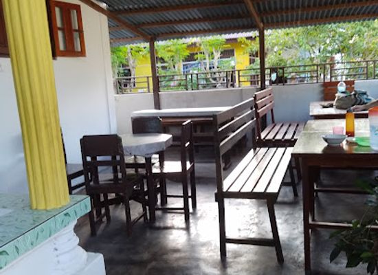 indonesia/maluku-islands/bar/empek-empek-banda-neira