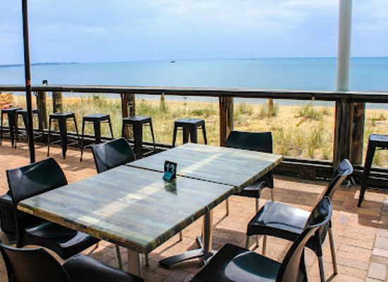australia/fraser-island/bar/aquavue-beachfront-bar-eatery
