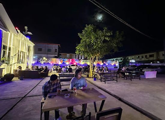 myanmar-burma/kachin-state/bar/dream-house-bar-and-restaurant