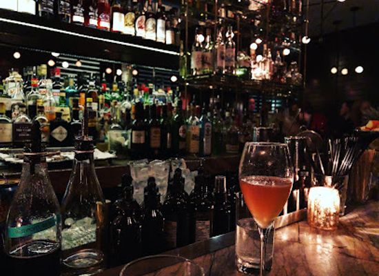 canada/northern-canada/bar/cloakroom-bar