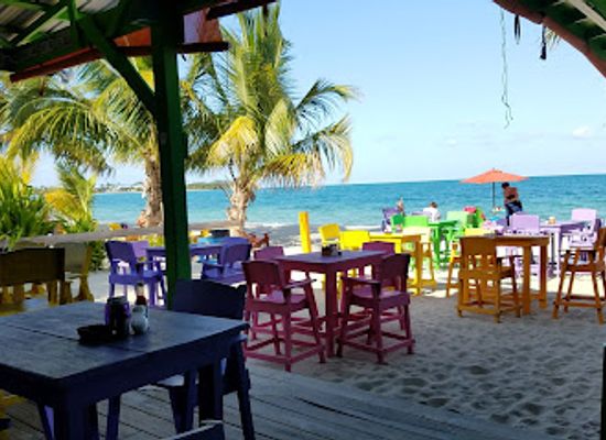 belize/vaca-plateau/bar/barefoot-beach-bar