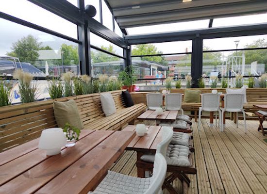sweden/sodermanland/bar/black-white-lounge