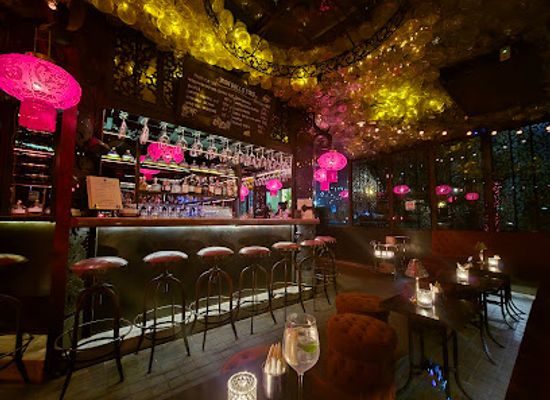 thailand/bangkok/ekkamai/bar/iron-balls-distillery-bar