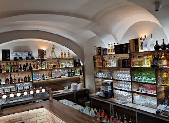 hungary/szekesfehervar/bar/cech-o-beer-pub