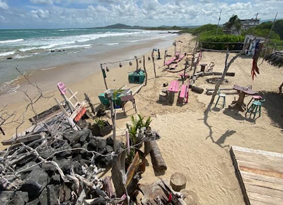 ecuador/pacific-coast/bar/pink-iguana-bar