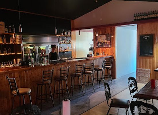 oregon/crater-lake-national-park/bar/ponderosa-public-house