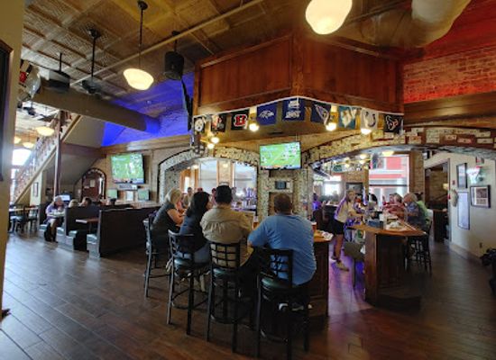 arkansas/ozark-national-forest/bar/buckets-sports-bar-grill