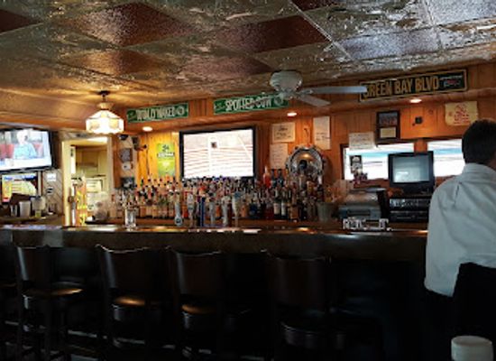 wisconsin/western-uplands/bar/sullivan-saloon