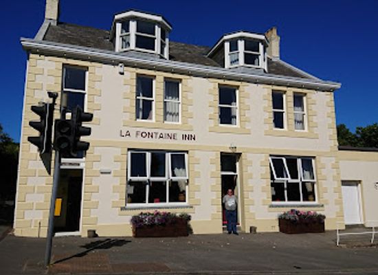 guernsey/pleinmont-point/bar/la-fontaine-inn-randalls