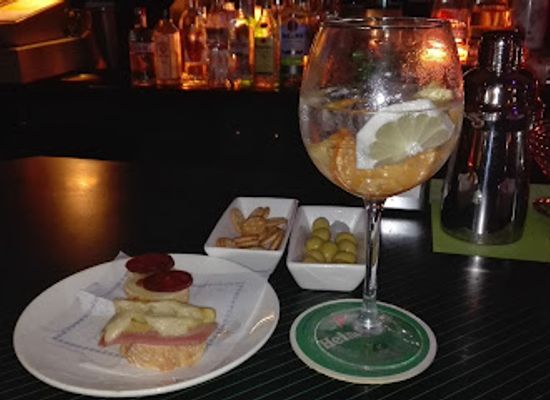 spain/santander/bar/bar-cuadros