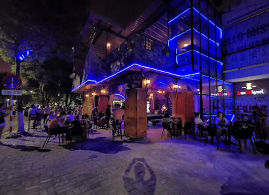 vietnam/da-nang/ngu-hanh-son-district/bar/filling-station