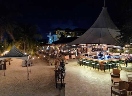 curacao/caracas-bay/bar/schooner-bar
