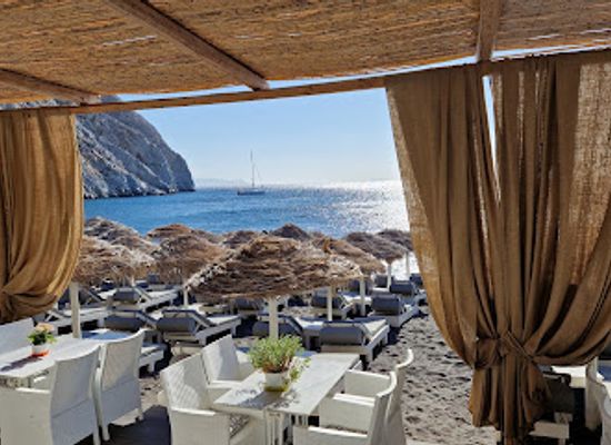 greece/santorini/perissa/bar/corner-food-drinks