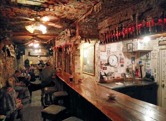 california/central-coast/bar/hideout-saloon