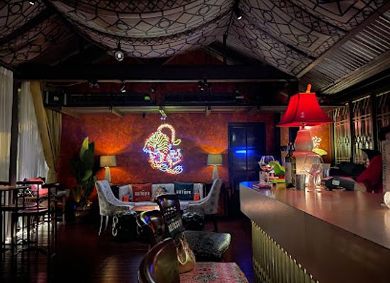 thailand/central-thailand/bar/mahaniyom-cocktail-bar
