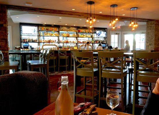 maryland/chesapeake-bay-area/bar/knoxie-s-table