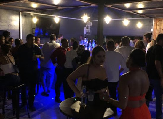 saint-lucia/gros-islet-quarter/bar/on-the-rocks
