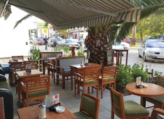 montenegro/ulcinj/bar/evergreen-pub
