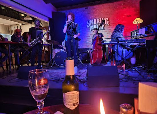 colombia/bogota/bar/smoking-molly-blues-jazz-restobar