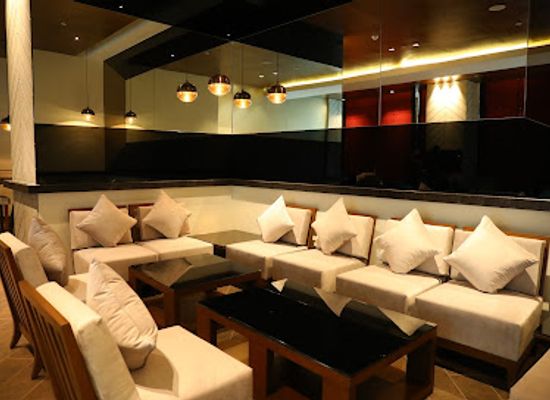 pakistan/punjab/bar/scotch-haus