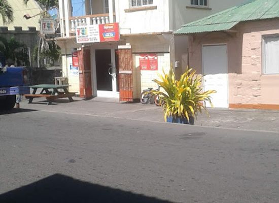 saint-vincent-and-the-grenadines/georgetown/bar/triple-r-mini-mart