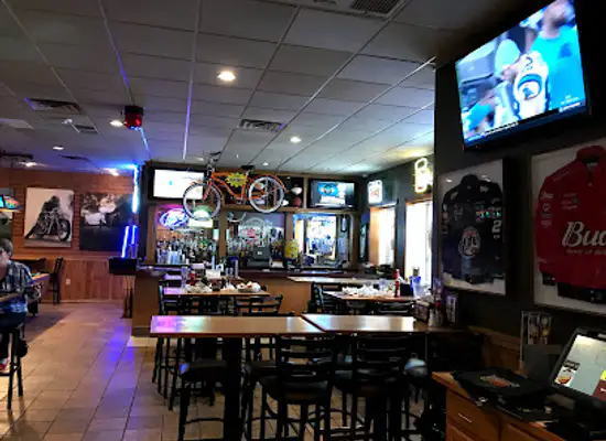 wisconsin/green-bay/bar/anduzzi-s-sports-club-holmgren-way