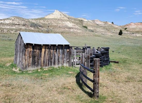north-dakota/theodore-roosevelt-national-park/bar/bar-x-ranch