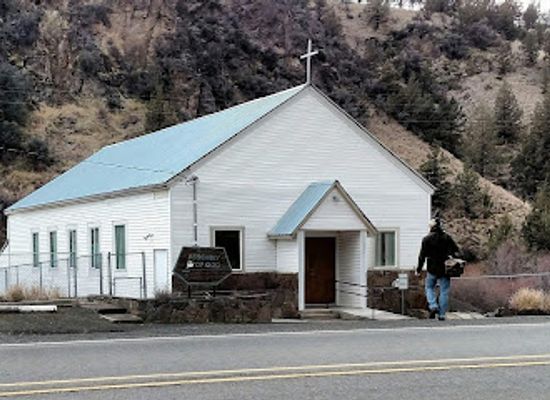 oregon/wheeler-county/bar/spoke-n-hostel-praise-assembly
