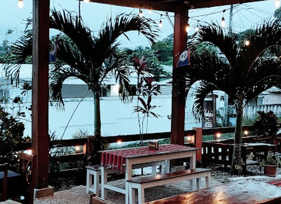 belize/cayo-district/bar/lola-s-restaurant-and-bar