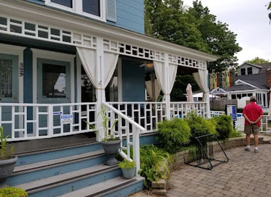 michigan/saugatuck/bar/borrowed-time