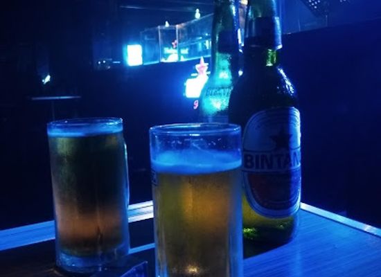 indonesia/sulawesi/bar/calypso-cafe
