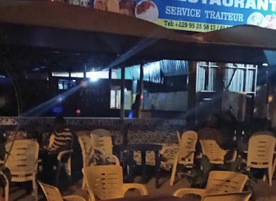 benin/ganvie-village/bar/bar-restaurant-medessee