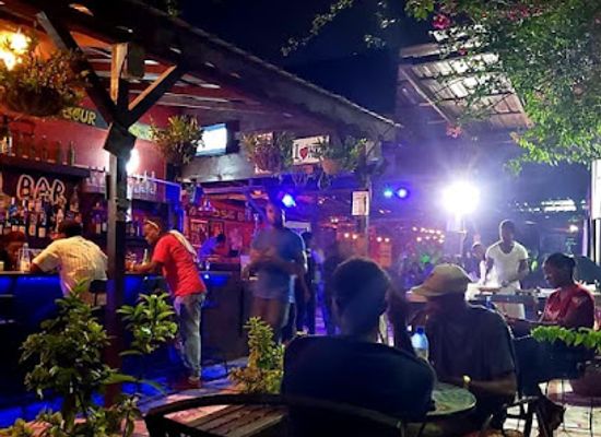 haiti/pic-la-selle/bar/goose-bar