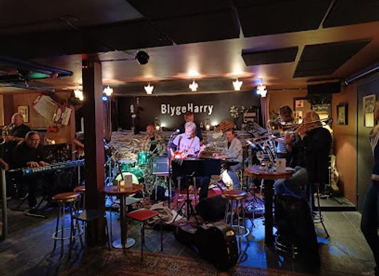 norway/stavanger/bar/blygeharry