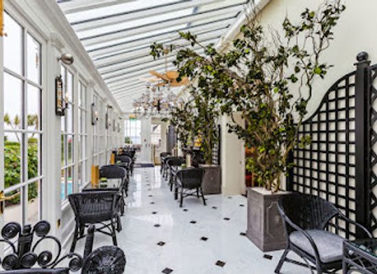 guernsey/st-peter-port/bar/the-crown-club-at-old-government-house-hotel