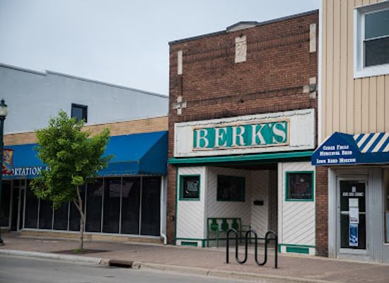 iowa/cedar-valley/bar/berk-s-main-street-pub