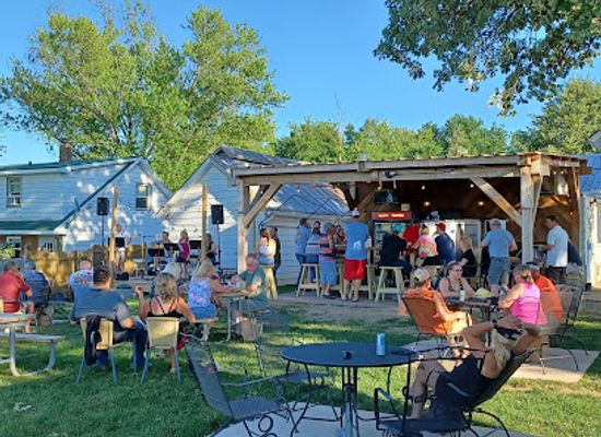 wisconsin/southern-wisconsin/bar/dot-s-tavern