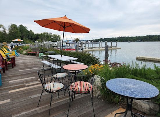 michigan/charlevoix/bar/the-landing