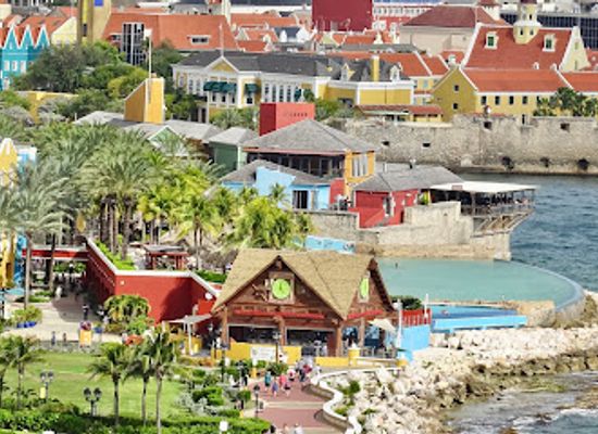 curacao/willemstad/otrobanda/bar/5-o-clock-somewhere-curacao