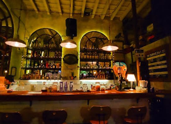 colombia/santa-marta/bar/charlie-s-bar